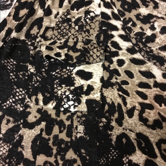 Super cute women’s top - Picture 2 of 4